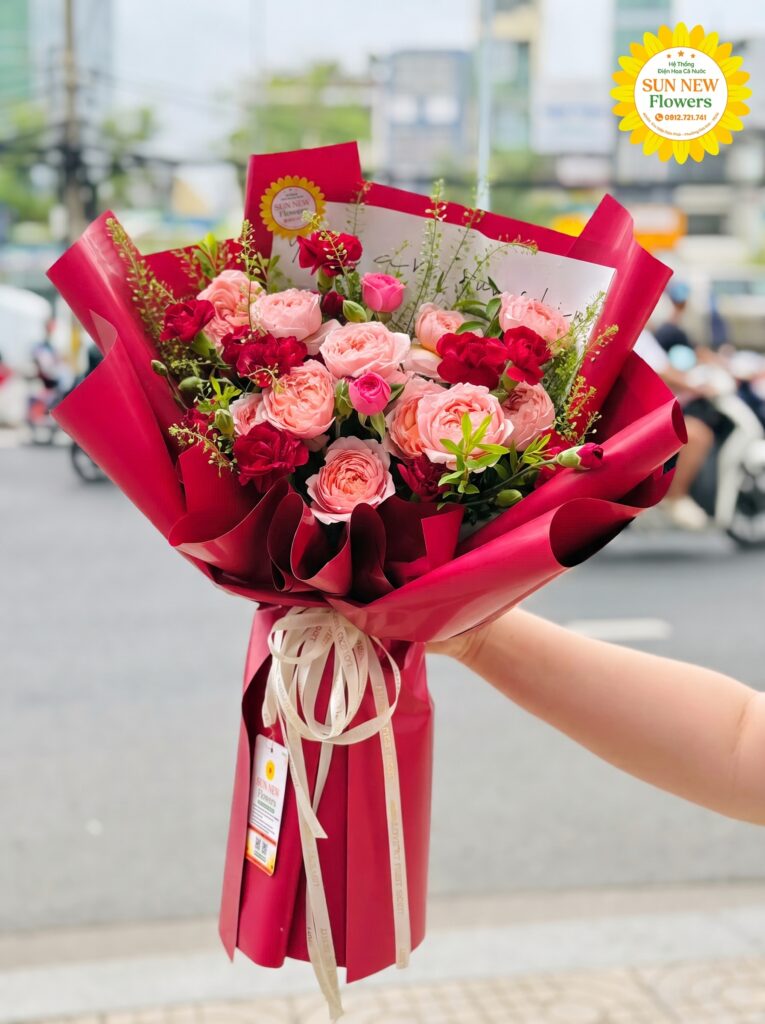 Bó Hoa Hồng Phối Cẩm Chướng Tone Đỏ Hồng Sang Trọng - BH001