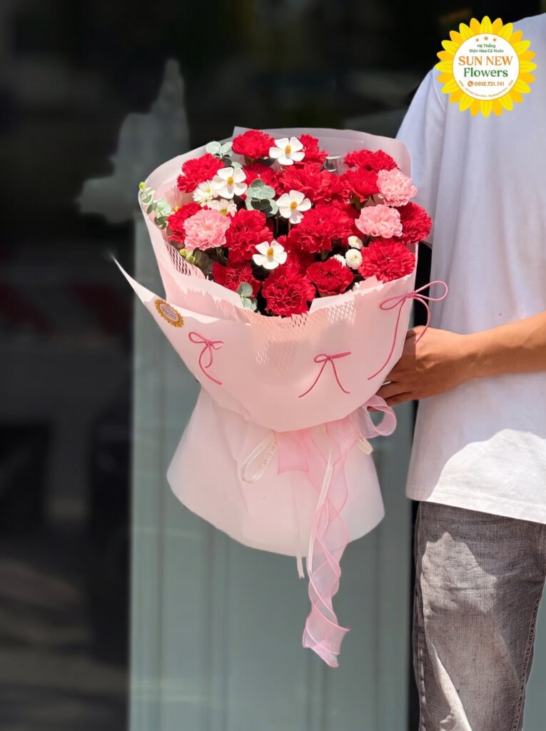 Bó hoa cẩm chướng đỏ phối hồng pastel ngọt ngào