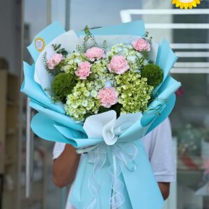 Bó hoa cẩm chướng kết hợp cẩm tú cầu xanh độc đáo