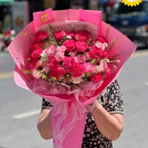Bó hoa cẩm chướng kết hợp đồng tiền hồng đậm rực rỡ