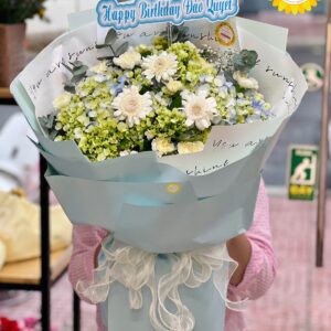 Bó hoa cẩm tú cầu kết hợp đồng tiền trắng lãng mạn
