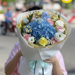 Bó hoa cẩm tú cầu xanh kết hợp hồng pastel thanh lịch