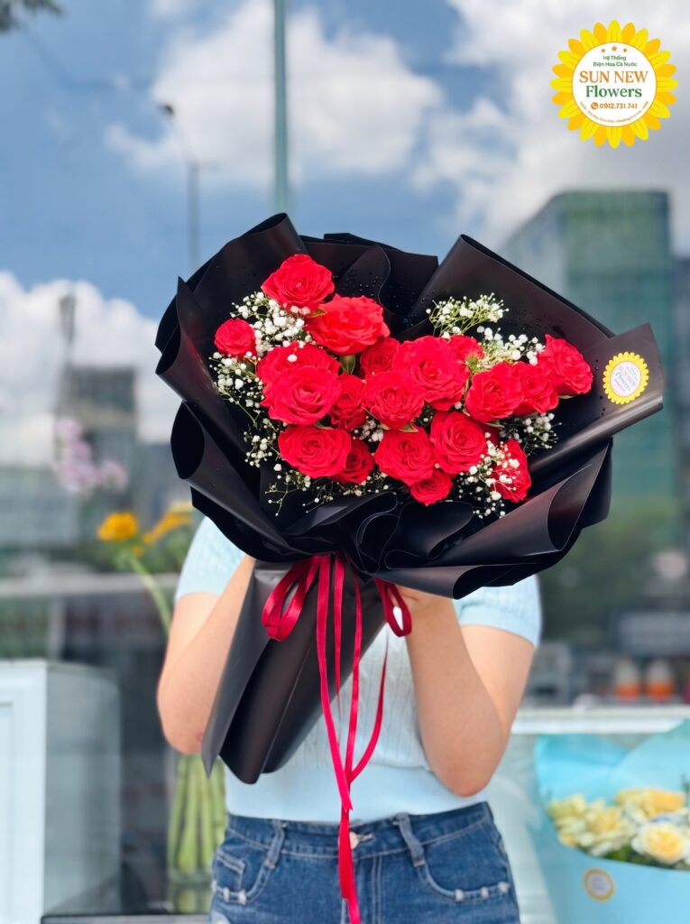 Bó hoa hồng đỏ gói giấy đen cao cấp