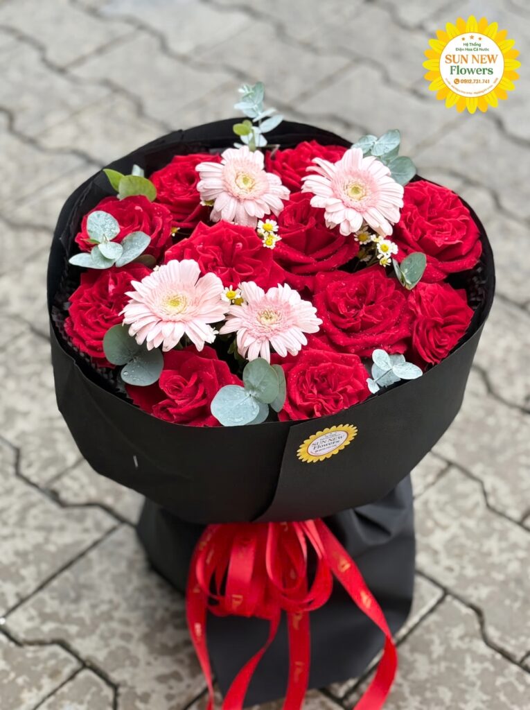 Bó hoa hồng đỏ kết hợp đồng tiền hồng sang trọng