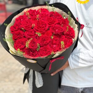 Bó hoa hồng đỏ nhung sang trọng