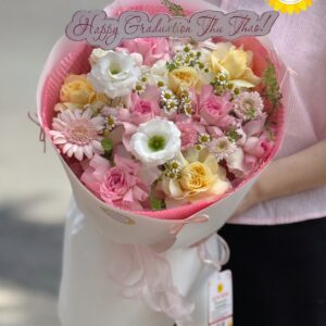 Bó hoa hồng kết hợp cát tường pastel chúc mừng tốt nghiệp