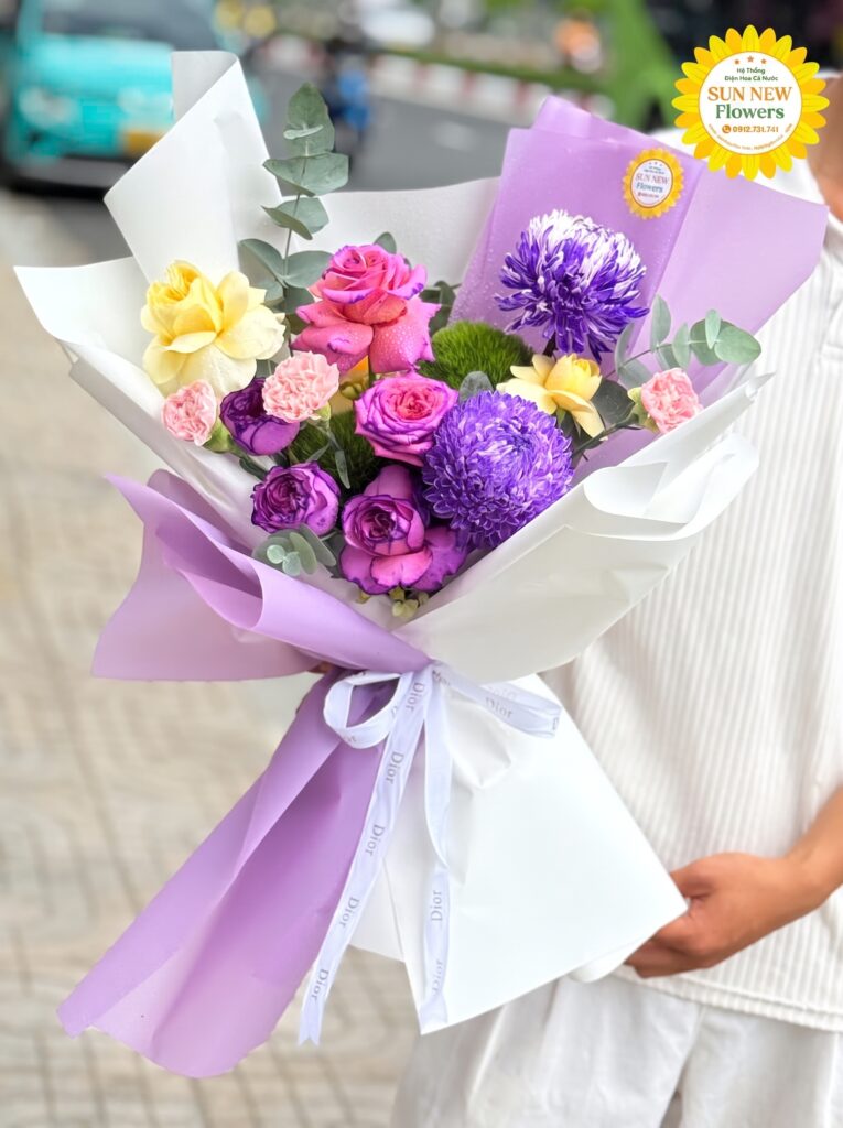 Bó hoa hồng tím kết hợp cúc mẫu đơn và hoa vàng độc đáo