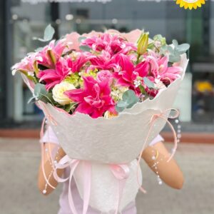 Bó hoa ly hồng kết hợp hoa hồng lãng mạn