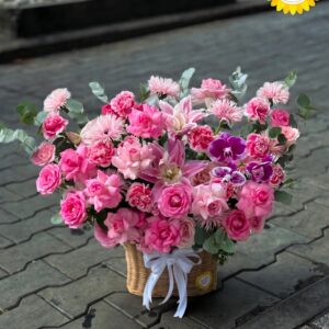 Giỏ Hoa Hồng Hồng Ly Lan Hồ Điệp Tone Hồng Thanh Lịch