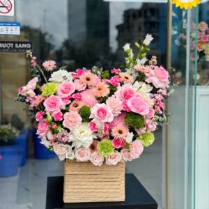 Giỏ hoa hồng pastel kết hợp cúc đồng tiền ngọt ngào