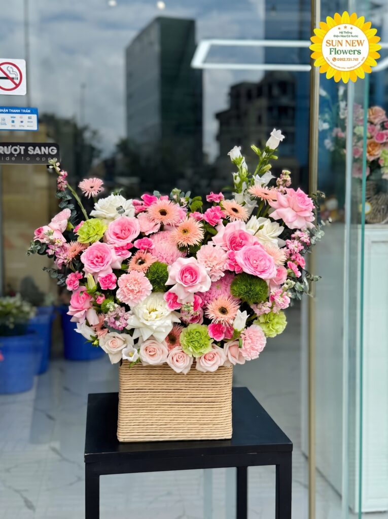 Giỏ hoa hồng pastel kết hợp cúc đồng tiền ngọt ngào