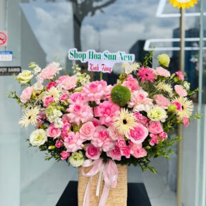 Giỏ hoa hồng pastel kết hợp cúc đồng tiền ngọt ngào