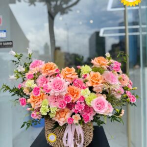 Giỏ hoa hồng pastel phối cam đào sang trọng