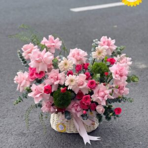 Giỏ hoa hồng phấn phối hồng đậm nhẹ nhàng