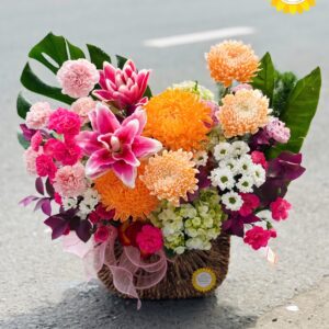 Giỏ hoa ly hồng kết hợp cúc mẫu đơn và cẩm chướng rực rỡ