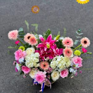 Giỏ hoa ly hồng mix hồng phấn và cẩm tú cầu tươi tắn