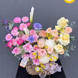 Giỏ hoa mix đa sắc cắm giỏ mây hiện đại