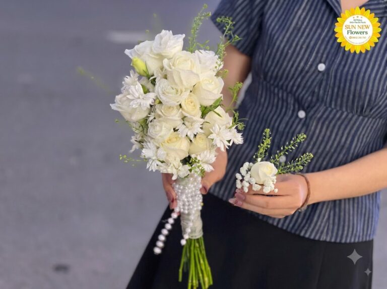 Hoa cầm tay cô dâu hoa hồng trắng