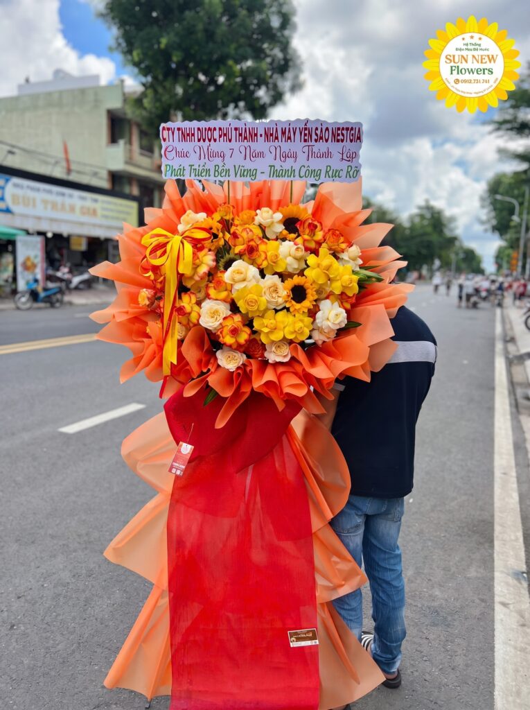 Kệ hoa chúc mừng kỷ niệm thành lập cam vàng