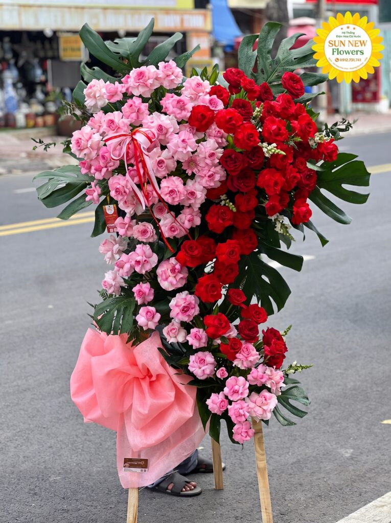 Kệ hoa khai trương Đại Cát Đại Lợi phối đỏ hồng