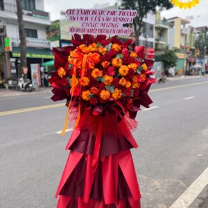 Kệ hoa khai trương đỏ cam rực rỡ đa tầng