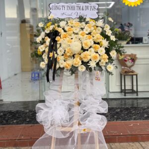 Kệ hoa viếng tang lễ tông trắng vàng hoa hồng kết hợp cúc mẫu đơn