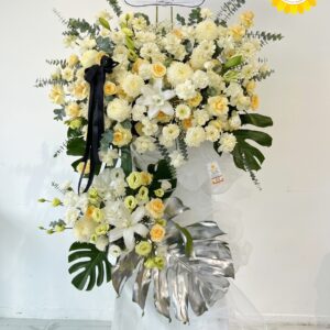 Kệ hoa viếng tang lễ tông trắng vàng trang trọng kính viếng