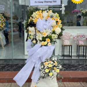 Kệ hoa viếng tông trắng vàng hoa hồng kết hợp cúc