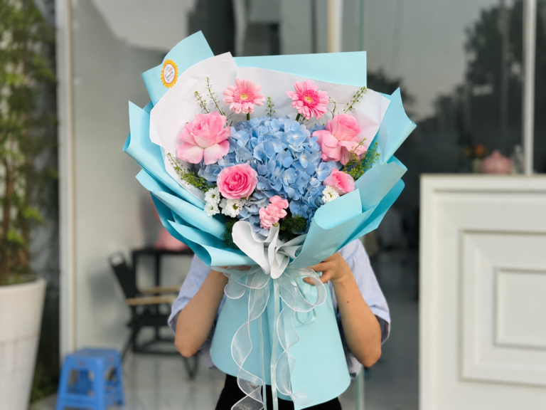 Bó hoa cẩm tú cầu xanh kết hợp hồng pastel hiện đại