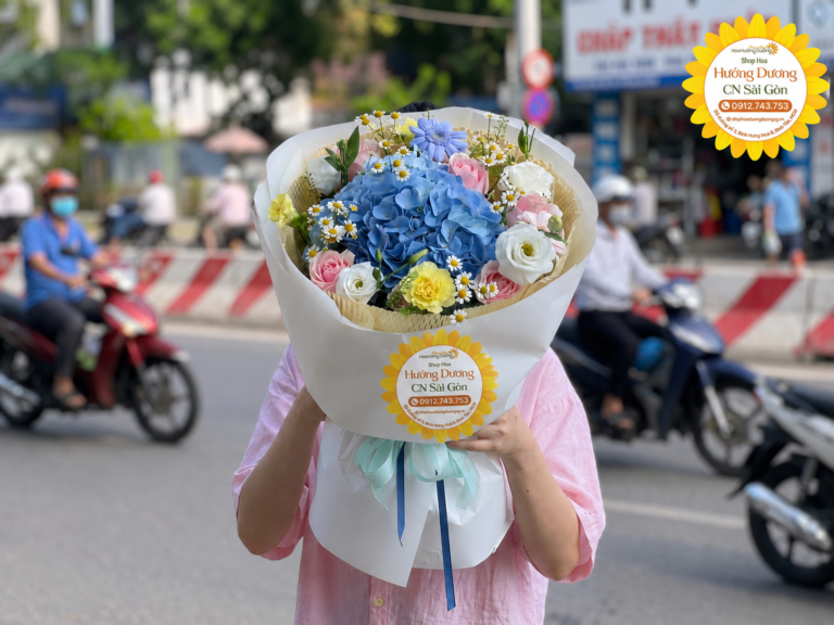 Bó hoa cẩm tú cầu xanh kết hợp hồng pastel thanh lịch