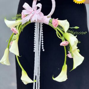 Bó hoa cưới calla lily khung uốn vòm đính ngọc trai