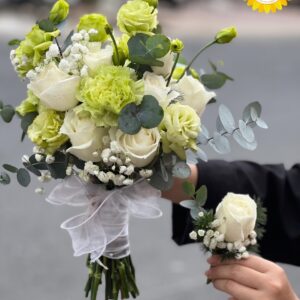Bó hoa cưới hồng trắng phối cát tường xanh cầm tay