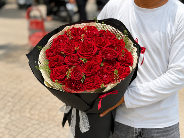 Bó hoa hồng đỏ nhung sang trọng