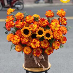 Giỏ hoa hồng cam lửa mix hướng dương rực rỡ