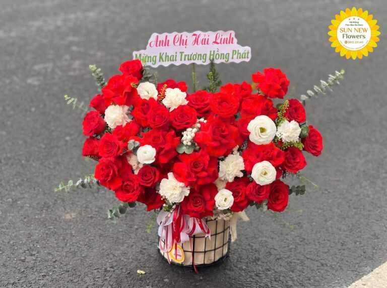 Giỏ hoa hồng đỏ mix cát tường trắng chúc mừng khai trương
