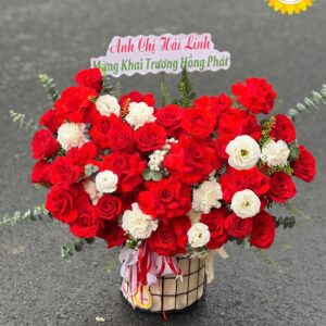 Giỏ hoa hồng đỏ mix cát tường trắng chúc mừng khai trương