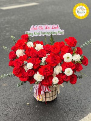 Giỏ hoa hồng đỏ mix cát tường trắng chúc mừng khai trương – GH089