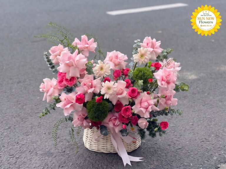 Giỏ hoa hồng phấn phối hồng đậm nhẹ nhàng