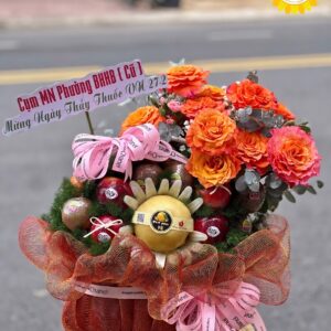 Giỏ trái cây kết hợp hoa hồng cam tri ân cao cấp
