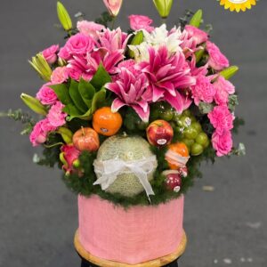 Giỏ trái cây kết hợp hoa ly hồng và hoa hồng tươi cao cấp