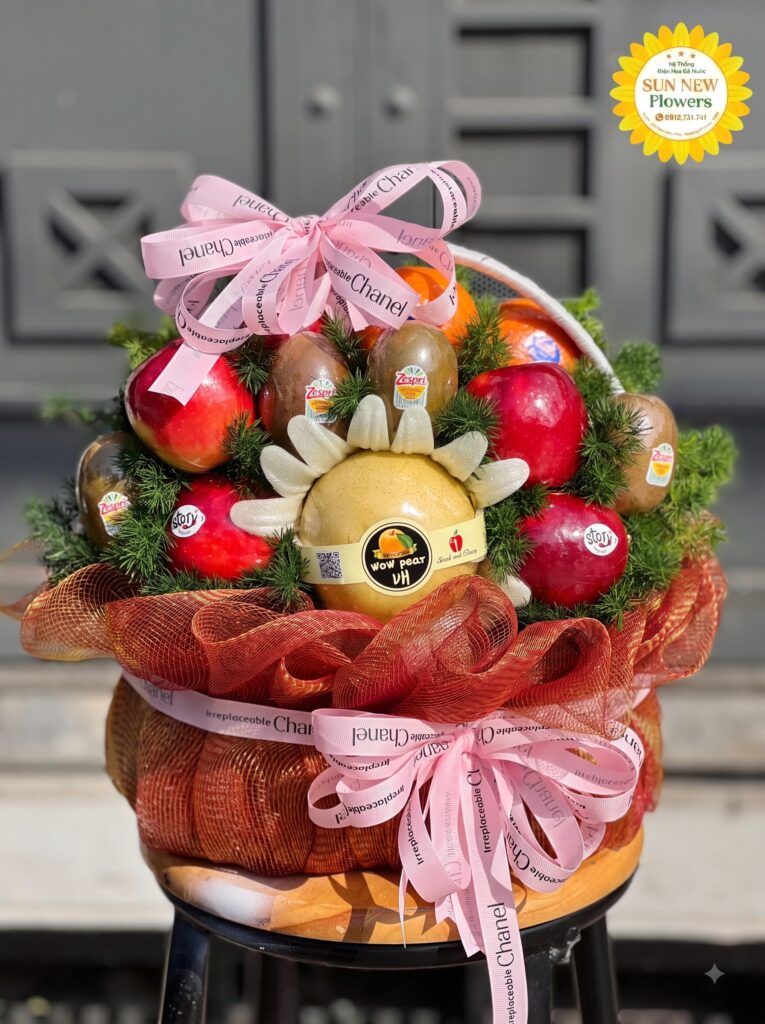 Giỏ trái cây lê vàng táo đỏ và kiwi nhập khẩu cao cấp