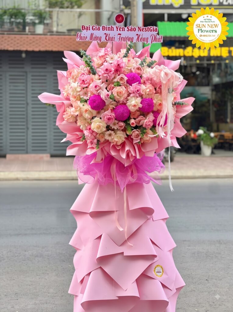 Kệ hoa khai trương hồng pastel tươi tắn