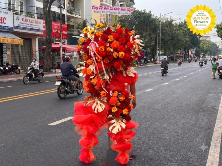 Kệ hoa phong thủy hợp mệnh Hỏa