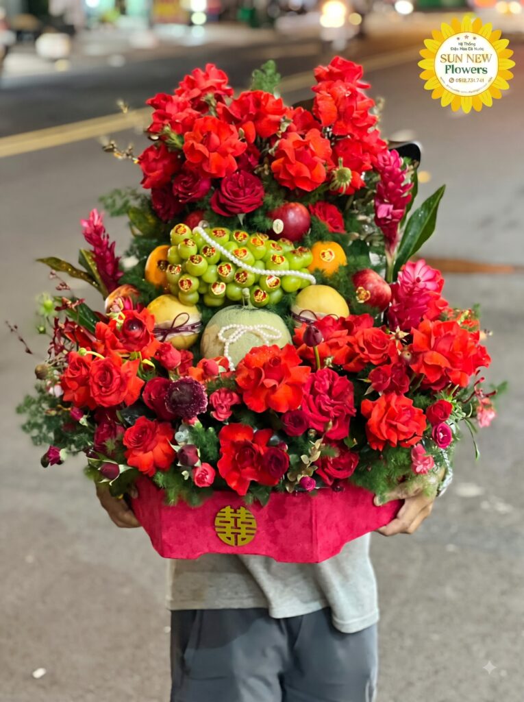 Tráp ăn hỏi hoa quả kết hợp hoa hồng đỏ truyền thống
