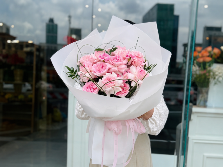 Bó Hoa Hồng Phối Lan Hồ Điệp Và Cẩm Tú Cầu Hồng Pastel