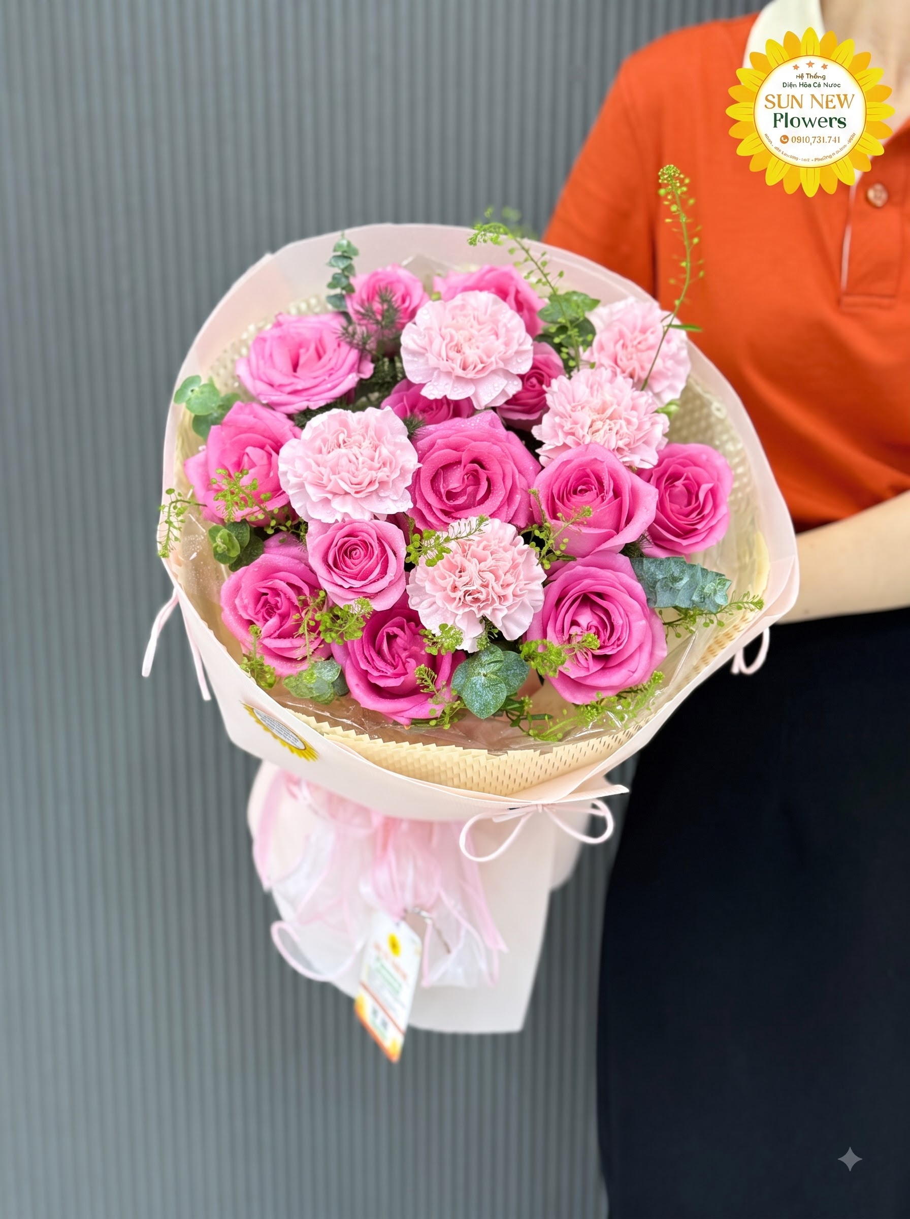 Bó hoa hồng hồng đậm mix cẩm chướng ngọt ngào – BH107