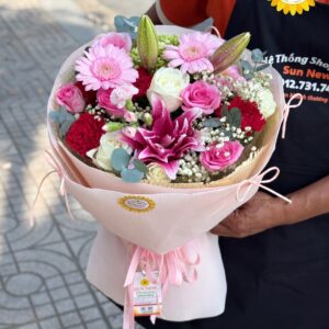 Bó hoa ly hồng mix hồng và cúc đồng tiền rực rỡ