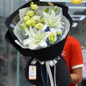 Bó hoa ly trắng mix cát tường và cẩm tú cầu xanh